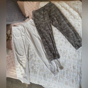 Athleta Set Of Two Farallon Joggers High Waisted Camo and White — Women’s 8